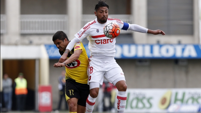 Médico de la U: Mientras más gastada esté la cancha sintética, más riesgo