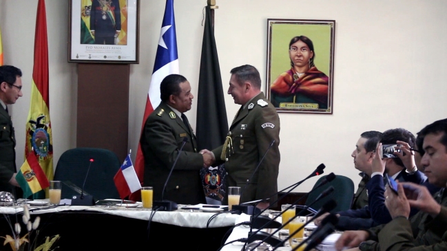 Carabineros y policía boliviana tuvieron reunión en La Paz