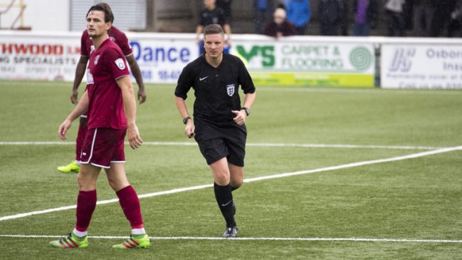 Habló el primer árbitro homosexual de Inglaterra: 