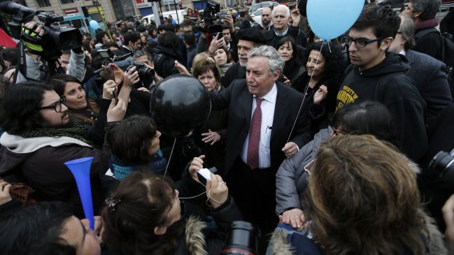 Rector Vivaldi lideró marcha contra proyecto de universidades estatales