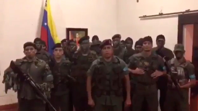 Autoridades venezolanas buscan a 23 personas por el asalto a base militar