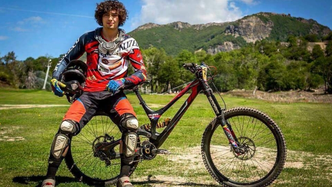 El campeón nacional de enduro y descenso Gustavo Ortiz sufrió grave accidente en Canadá