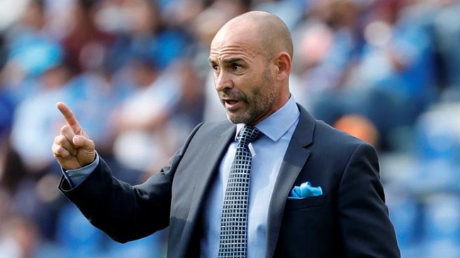 Técnico de Cruz Azul explicó gesto obsceno en el estadio: Un sujeto amenazó a mis hijas