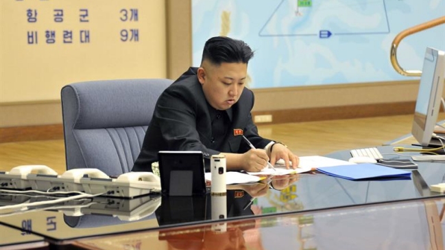 Kim Jong-un examinó los planes del bombardeo de las inmediaciones de Guam