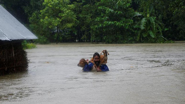  Aumentan a 98 los muertos por inundaciones en Nepal  