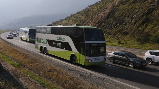 Buscan a pasajeros de Turbus tras muerte de joven por meningitis
