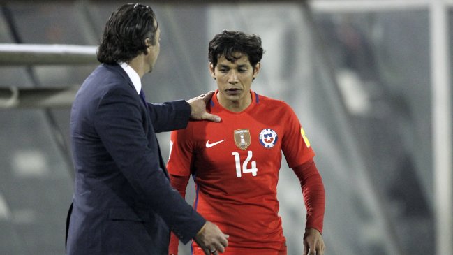 Empresa que representa a Matías Fernández: No habló con Pizzi y su rodilla está recuperada