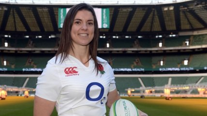   Capitana de la selección de rugby de Inglaterra quedó casi desnuda en el Mundial 
