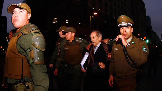 Ministro del Tribunal Constitucional fue agredido por manifestantes