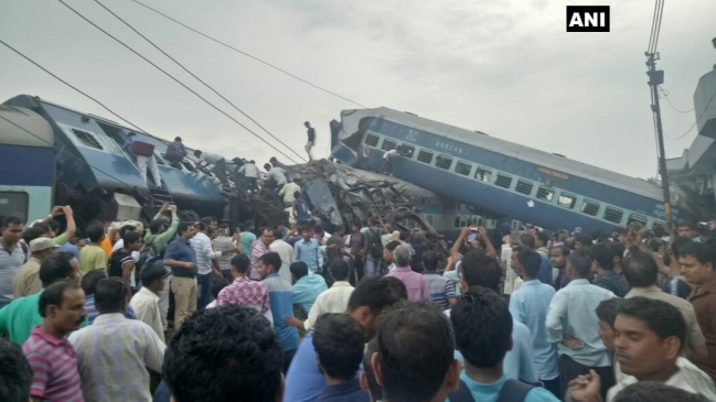 India: Al menos 23 muertos y más de 40 heridos tras descarrilamiento de un tren