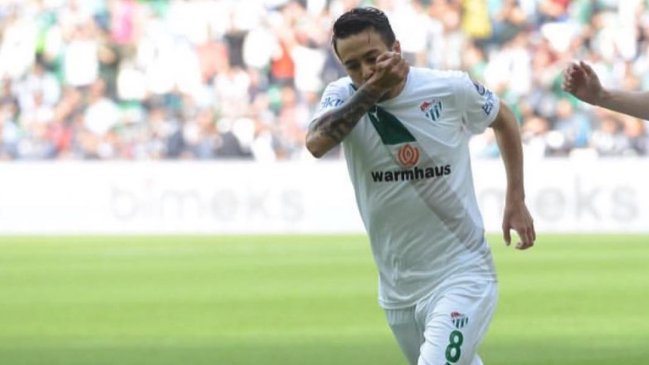 Bursaspor de Cristóbal Jorquera logró agónico triunfo ante Alanyaspor por la liga turca