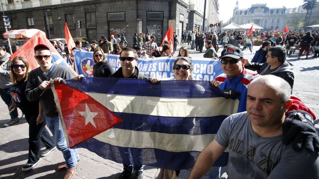Miles de personas marcharon a horas de que Bachelet presente ley migratoria