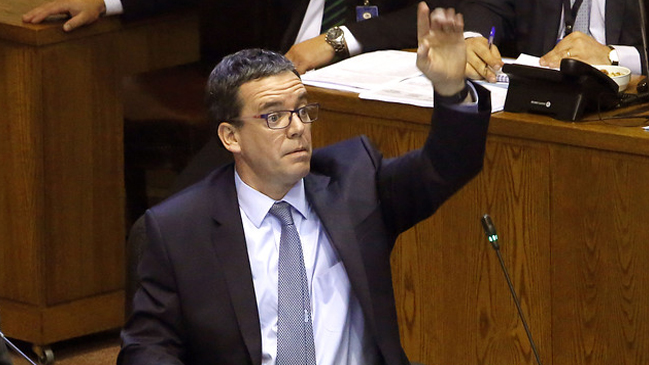 Senador Harboe criticó dichos de Guillier contra el Tribunal Constitucional