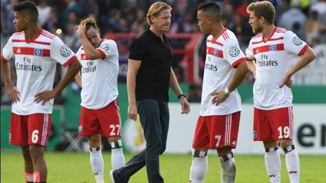 Jugador de Hamburgo celebró un gol como un loco y se lesionó gravemente