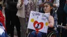 Detractores y defensores del aborto en tres causales protestan fuera del TC