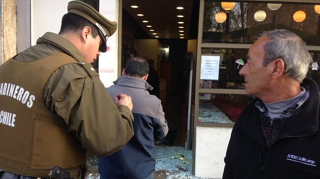 Protesta estudiantil en el Mineduc terminó con detenidos y un trabajador herido