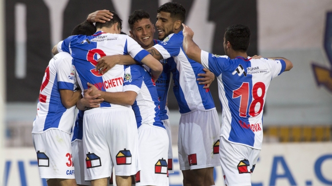 Antofagasta goleó a San Marcos de Arica y puso un pie en cuartos de final de Copa Chile
