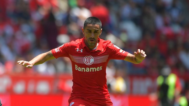 Osvaldo González salió lesionado en caída de Toluca y preocupa de cara a las Clasificatorias