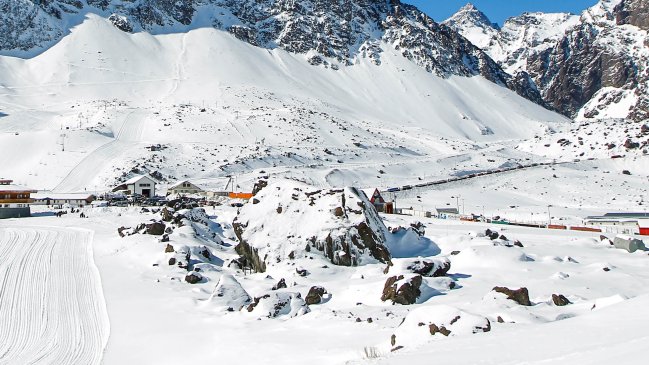 Cierran pasos fronterizos en La Araucanía por intensa nevazón