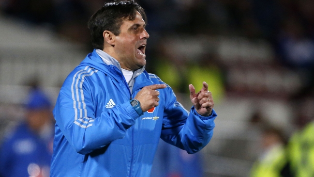 Guillermo Hoyos mantendrá el esquema con tres puntas para el Superclásico ante Colo Colo