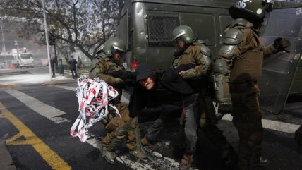 Con disturbios terminó marcha en la Alameda que se hizo sin autorización
