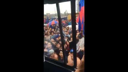 Desde el bus: El registro de los jugadores de la U del "Banderazo" de los hinchas