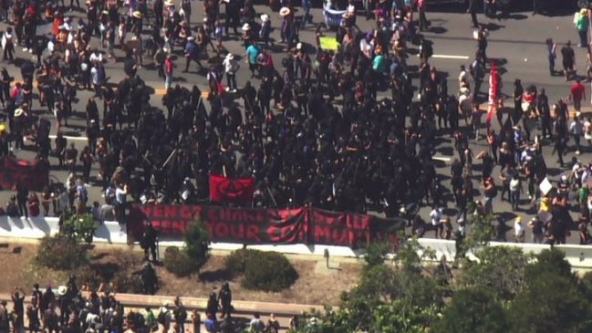 EEUU: Catorce detenidos en California tras manifestación de ultraderechistas