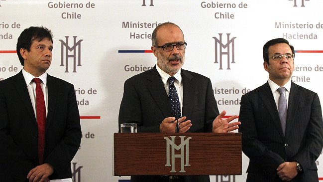 Ahora el ministro de Hacienda critica el rechazo del Gobierno al proyecto Dominga
