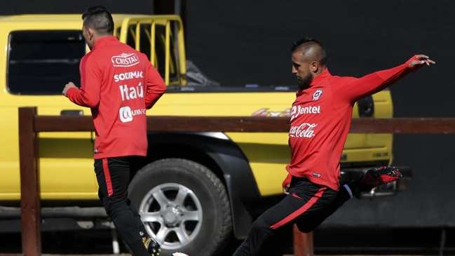 Arturo Vidal y Gary Medel abandonaron la práctica por precaución