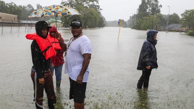Tormenta Harvey tocó tierra en Luisiana mientras aumenta cifra de muertos