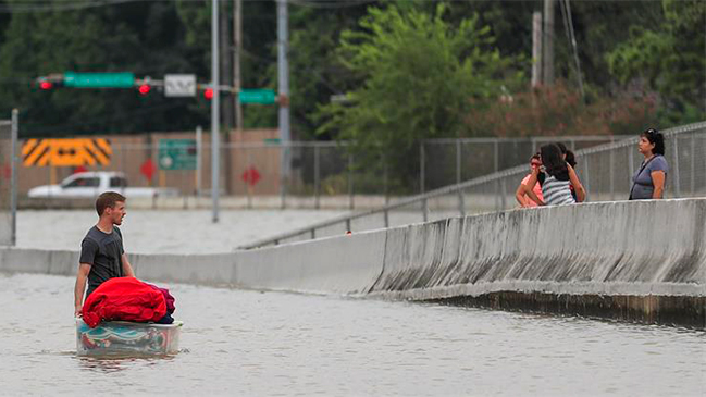 Devastador paso de Harvey deja ya más de 30 muertos y 32.000 refugiados en Texas