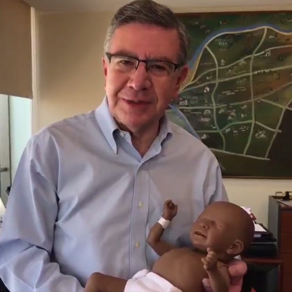 El innovador programa con que Joaquín Lavín quiere disminuir el embarazo adolescente