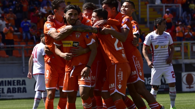 Cobreloa derribó al líder Deportes Copiapó y se metió en la pelea en Primera B
