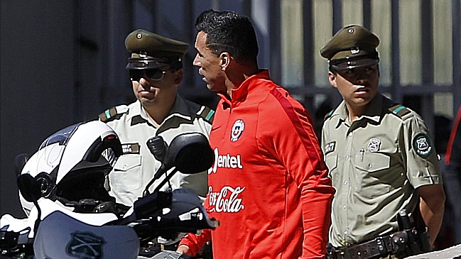 Esteban Paredes se restó de la práctica de la selección en Calama