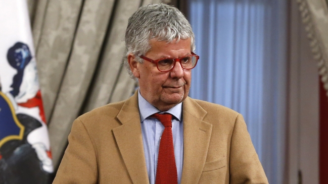 RN: Eyzaguirre es un ministro multipropósito, sólo falta que sea canciller