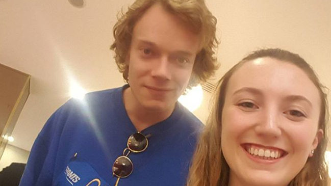 Alfie Allen humilló a una fanática que quiso burlarse de él