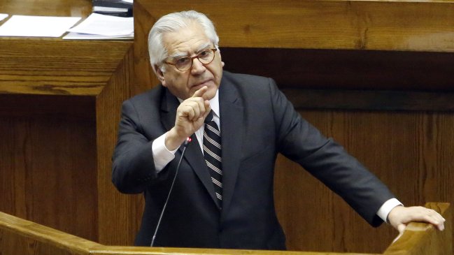 Ministro Fernández enfrentó interpelación en Cámara Baja por ley de migración