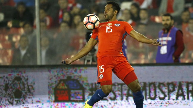 Arbitro del encuentro entre Bolivia y Chile ratificó que solo Beausejour fue amonestado