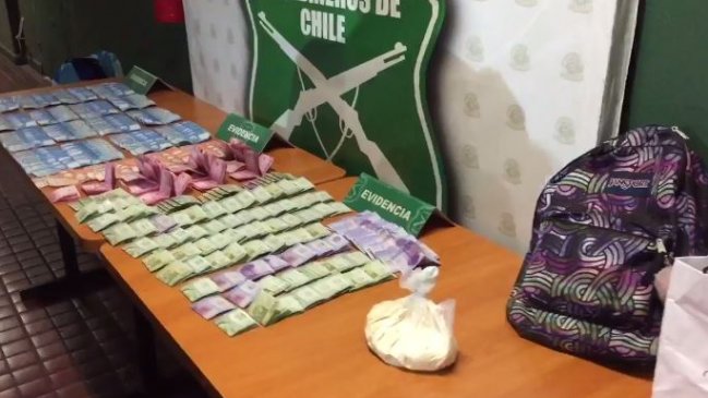 Tres jóvenes detenidos tras intentar sobornar a carabineros durante fiscalización en Ñuñoa