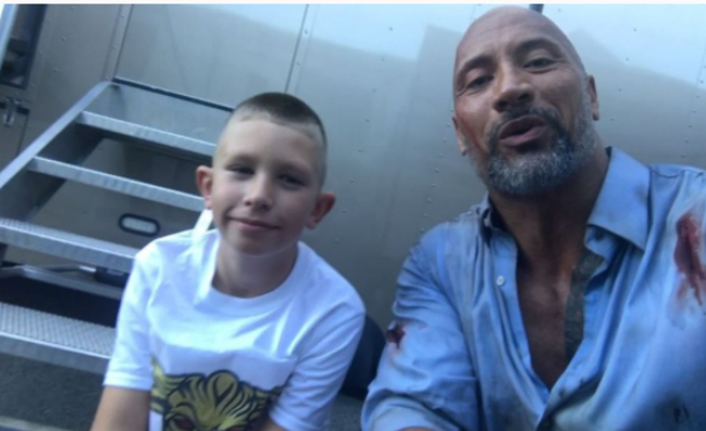Dwayne Johnson se emocionó tras gesto realizado por niño de 10 años