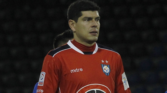 Evo Morales envió un mensaje de apoyo a Carlos Lampe tras insultos de la barra de la UC