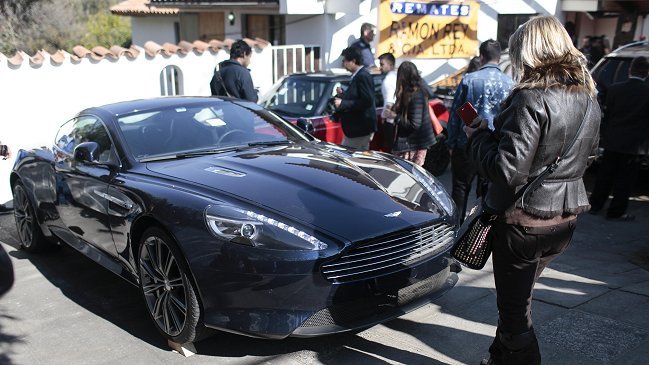 Autos de lujo, muebles y obras de arte de Alberto Chang se van a remate