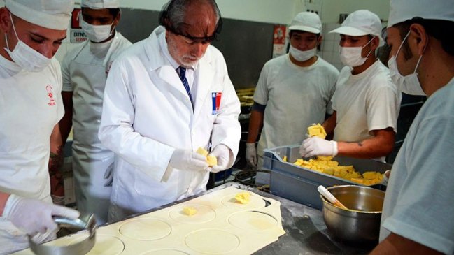 Seremi de Salud inspeccionó fábricas de empanadas en la Región Metropolitana