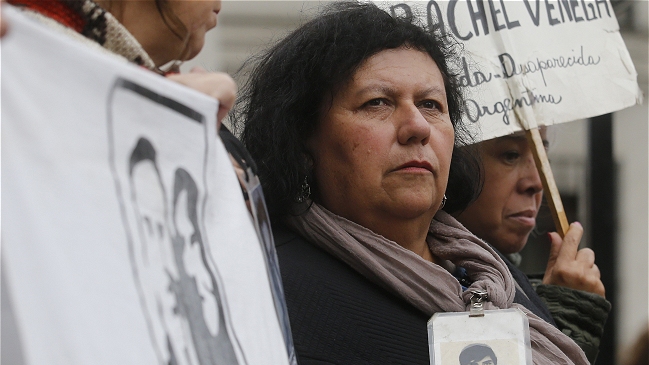 Presidenta de AFDD acusó amenazas a la democracia por carta de ex militares