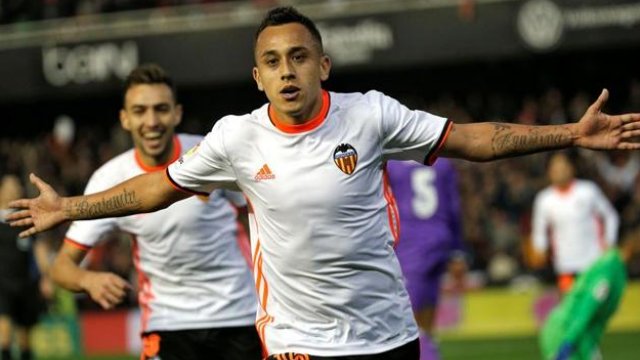 DT de Valencia y ausencia de Fabián Orellana: Sabe de su situación perfectamente