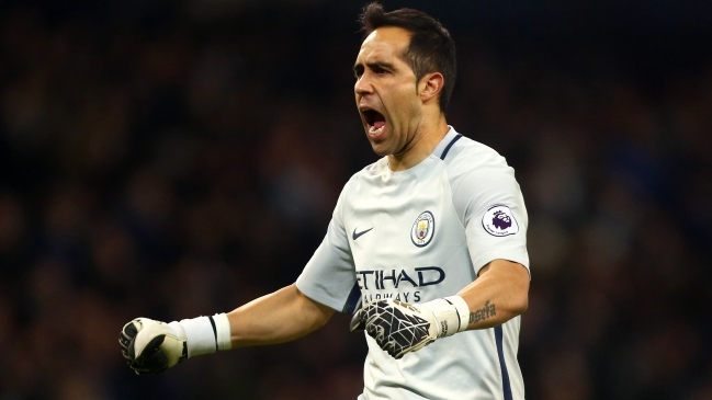 Claudio Bravo volvió a jugar en la Premier en goleada de Manchester City sobre Liverpool