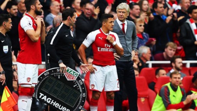 La advertencia de Wenger a Alexis: La mejor forma de poner al público de tu parte es rindiendo