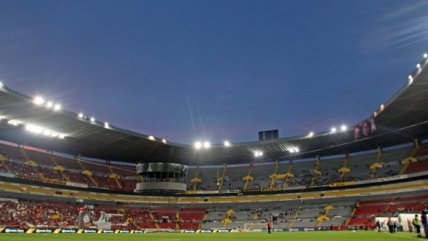 Duelo entre Atlas y Tigres de Eduardo Vargas se suspendió por baja altura de la pantalla del estadio