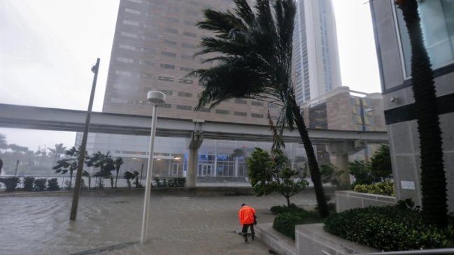 Irma causa muerte y destrucción en el sur de Florida antes de llegar