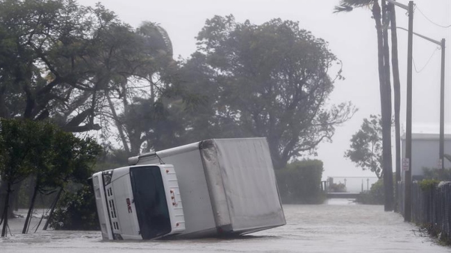 Huracán Irma perdió fuerza en Florida pero deja devastación y crisis a su paso
